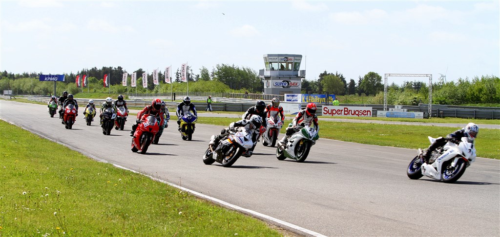 250 km/t for enden af langsiden
(Foto: Dan SP Photo)